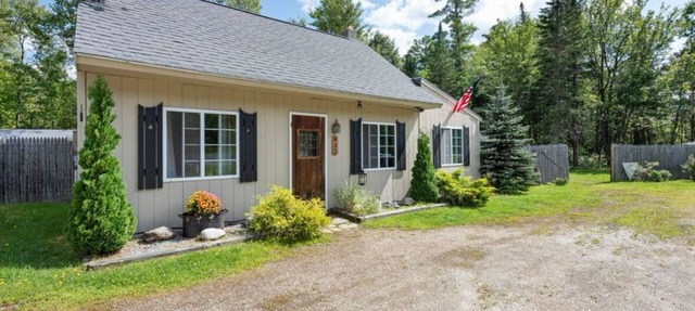 Charming 2-bedroom cottage in Danbury