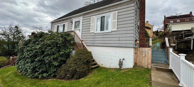 Charming 2-bedroom house with AC, WiFi in Pittsburgh
