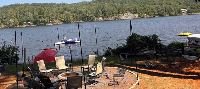 Charming 2-bedroom lake house with direct lake access!