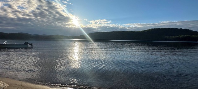 Charming 2-bedroom plus house in Adirondack with Lake frontage , dock , AC, WiFi