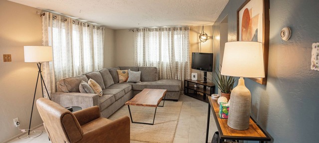 Charming 2-bedroom casita with WiFi, AC in fabulous Albuquerque, New Mexico