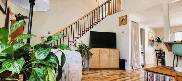 Charming 2-bedroom townhome in delightful Ballston Spa with WiFi, AC