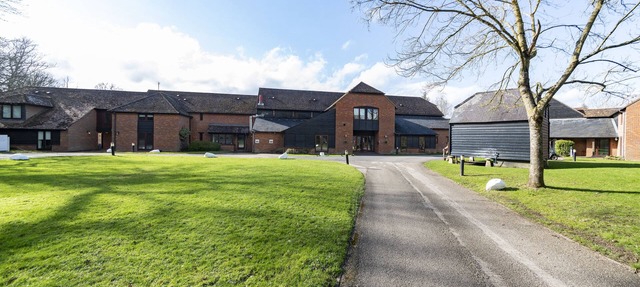 Charming 20-Bed self contained dwelling in Hook
