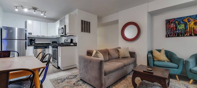 Charming 2BD/1BA in Hip Area - Near Metro