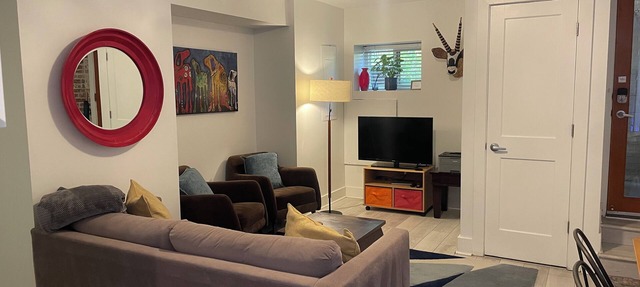 Charming 2BD/1BA in Hip Area - Near Metro