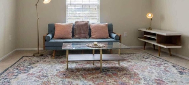 Charming 3 bed, 1 bath home with new furniture
