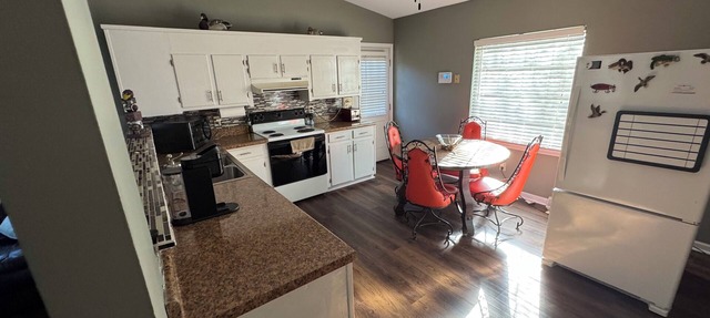Charming 3-bedroom house within a mile of lake access in Moncks Corner