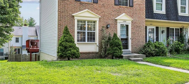 Charming 3-bedroom townhome with AC and WiFi in Silver Spring