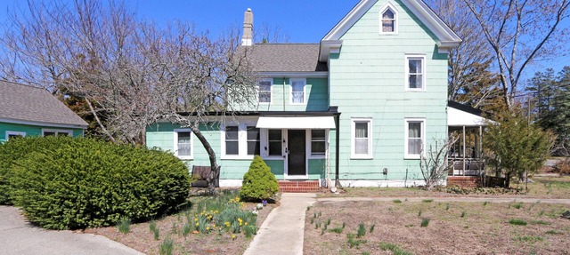 Charming 3-bedroom farmhouse with AC, WiFi, 5 minutes to Sea Isle Beaches!
