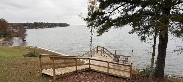 Charming 3-bedroom house in Vance with WiFi and beautiful lake view