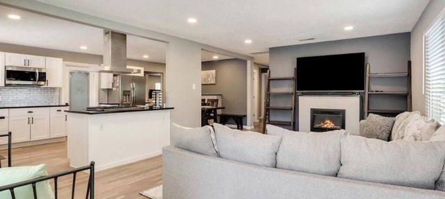 Charming 3+-bedroom home in balloon capital of the world Albuquerque.