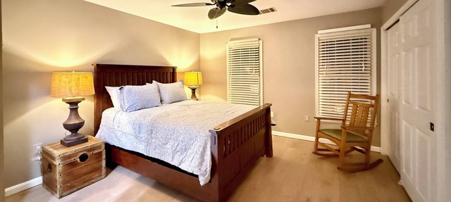Charming 3-bedroom townhome with AC, WiFi in fabulous Gaithersburg