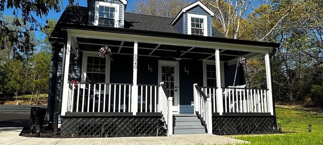 Charming 3-bedroom completely remodeled country house in Tappahannock with AC