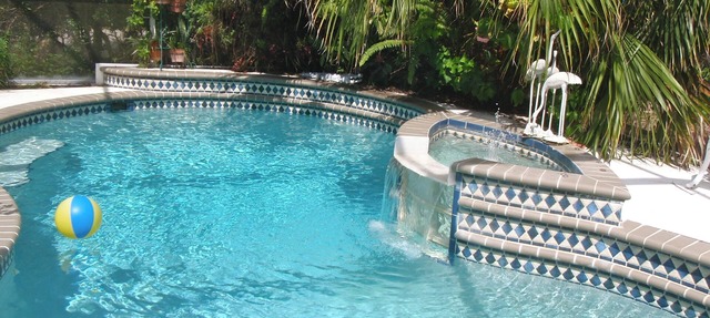 Charming 3-bedroom villa in wonderful Venice with heated saltwater pool