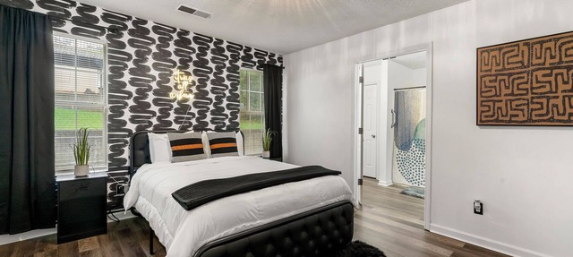 Charming 3BR 2BA Retreat: Cozy!