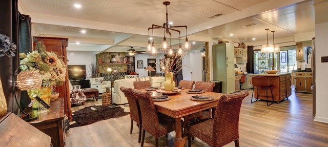 Charming 3BR/3BA Athens Home. Sunroom + Patio, Steps to UGA, 3 Mi from Sanford