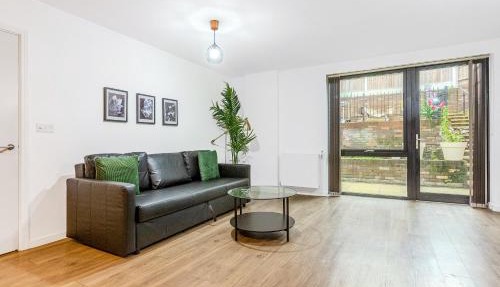 Charming 3BR Duplex in Wembley, 5 Minutes to Tube