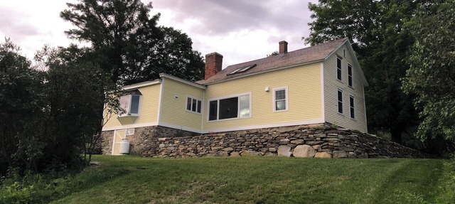 Charming 4-bedroom farmhouse with WiFi, AC in Enchanting Middletown Springs