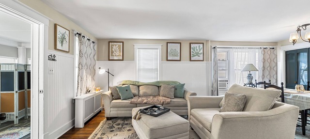 Charming 4-bed 2- Bath Home Close Proximity to Princeton Area and Sesame Place