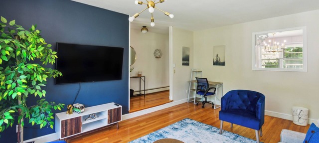 Charming 4-bedroom house with AC and WiFi in fabulous North Providence