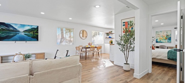 Charming 4-bedroom Pool House in Best Location in Redlands