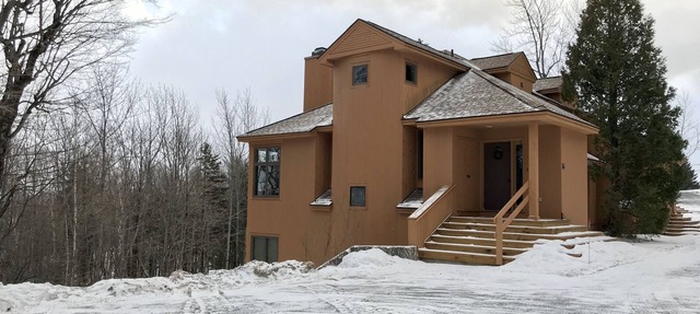 Charming and Warm Bromley Mountainside Home - Seasonal Rental