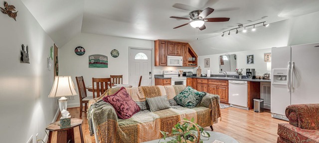 Charming Apartment with Pasture Views and Sunsets