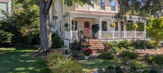 Charming Apt Walkable to Shop, Eat & NYC Transport