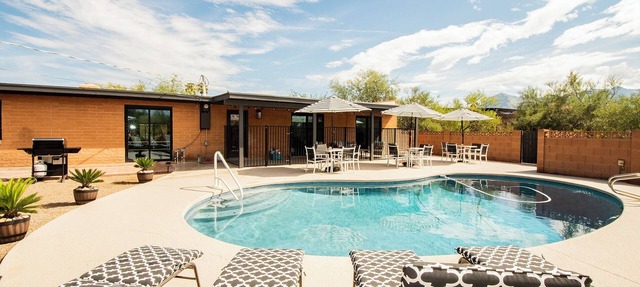 Charming brick 4-bedroom house with hot tub, private pool!