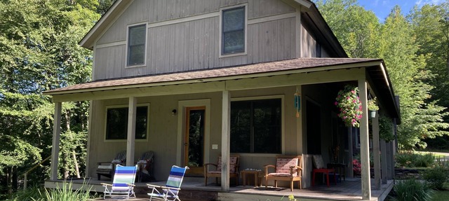 Charming Brookside Country Retreat just 10 minutes to I91