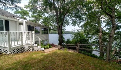 Charming Cabin Near Plymouth Rock, Massachusetts