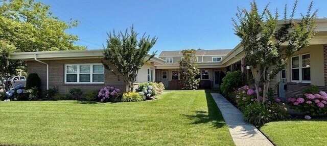 charming condo just three blocks from the beach