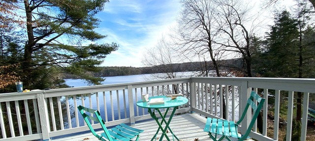 Charming Cottage by the Lake