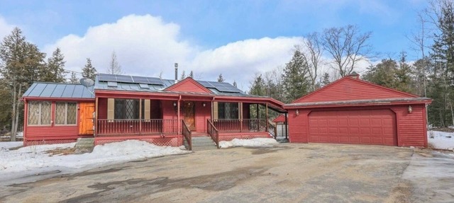 Charming Cozy getaway. Use of discounted Ski passes to Ragged Mt. 20.00 per day.