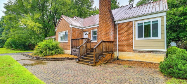Charming Damascus Retreat w/Deck & Creek Views!