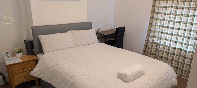 Charming Double bedroom in New Moston