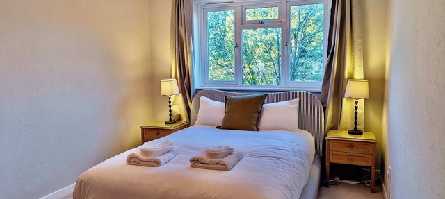Charming Flat Near London Attractions