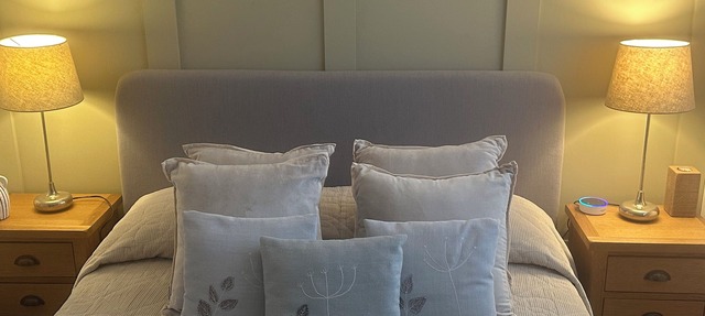 Charming Friendly bed & breakfast in serene north Cardiff with WiFi