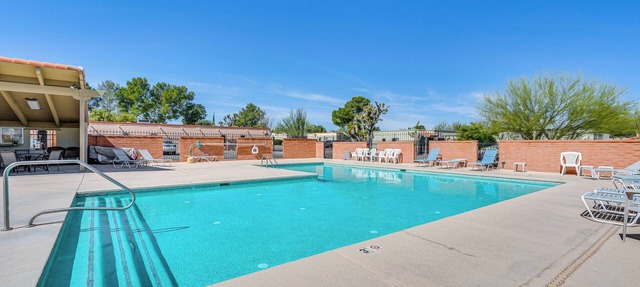 Charming Green Valley Townhome w/Community Pool!