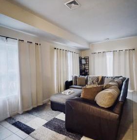 Charming home Centrally located in Worcester