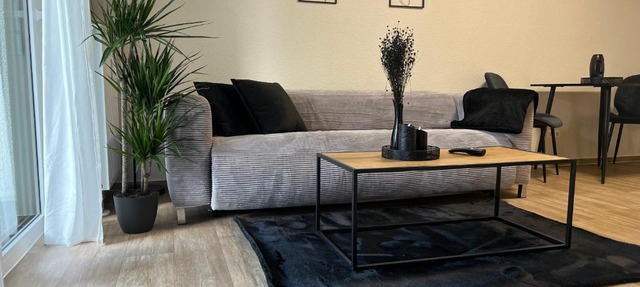 Charming Homes - Studio 11