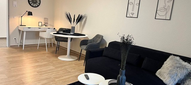 Charming Homes - Studio 16