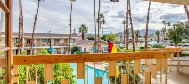 Charming hotel with pool, hot tub, putting green and cafe'