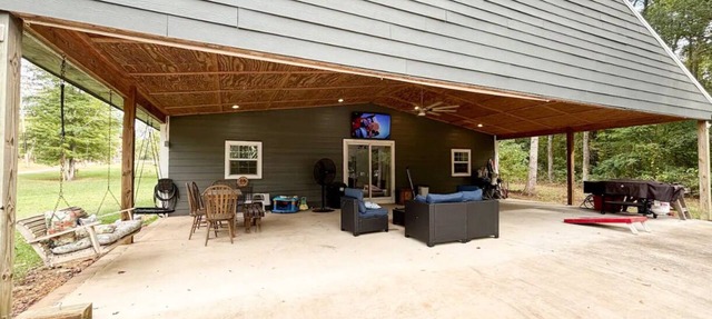 Charming Lakefront Cabin