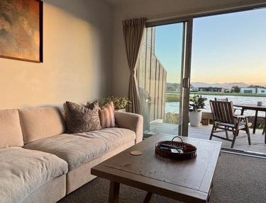 Charming Lakeview Golf Villa