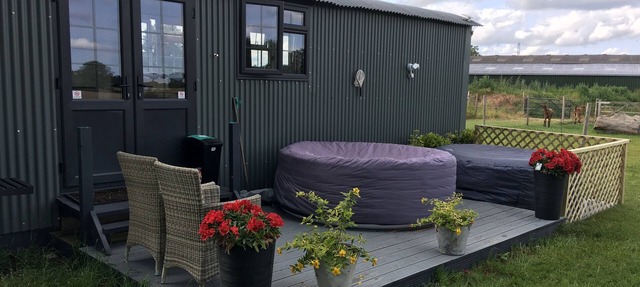 Charming Luxurious Rural Shepherds Hut