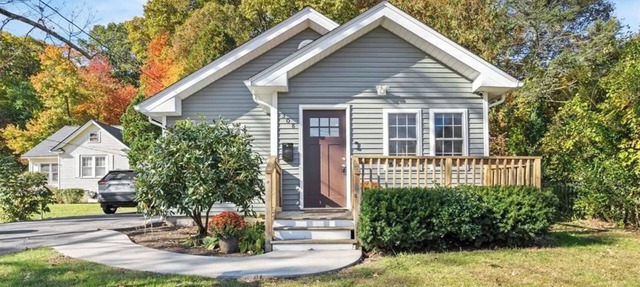 Charming Modern 3-bdrm house. Stroll to Lake Quinsigamond in Worcester