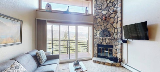 Charming Mountain View Condo with WiFi, Fireplace