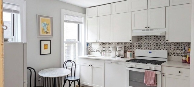 Charming Park Slope/Gowans 2 bedroom. F, G and R stop on same block.