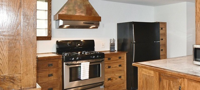 Charming Pittsburgh Home| 2 Full Baths| Parking